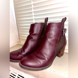 Burgundy boots size 8.